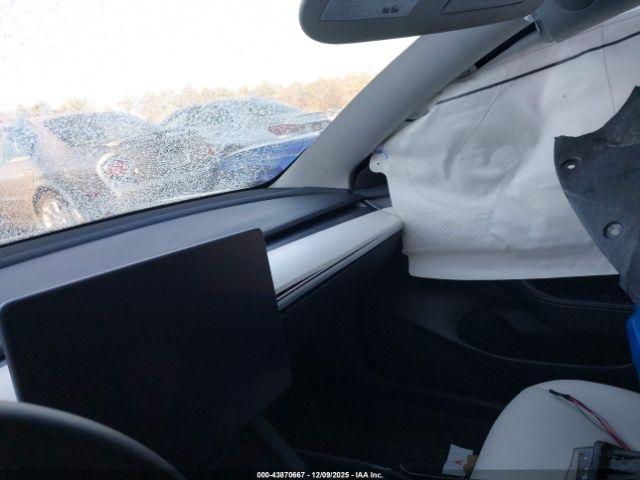 Tesla Model 3 Rear-wheel Drive Image 4