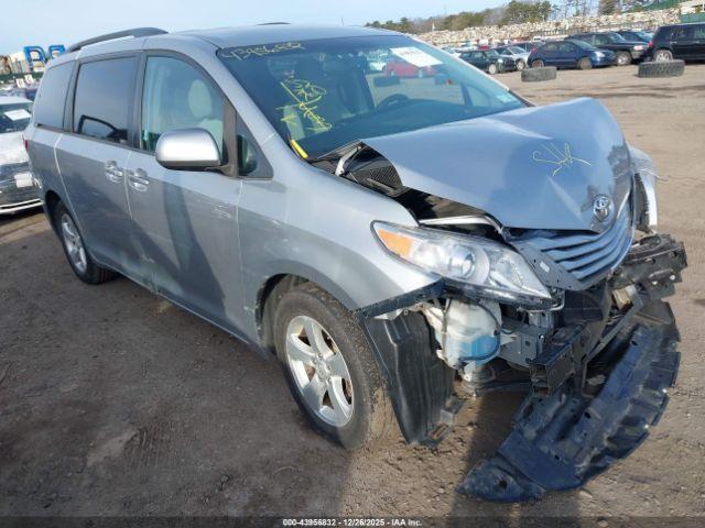  Salvage Toyota Sienna