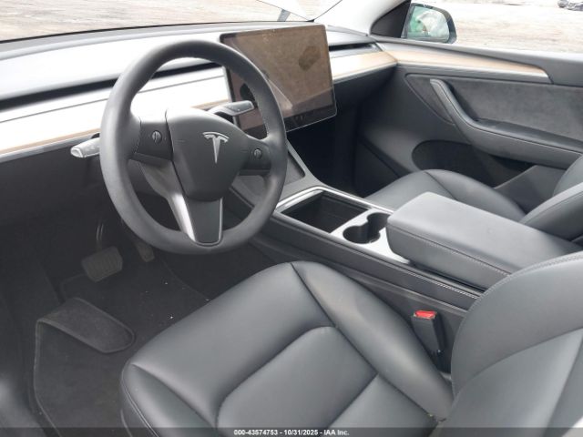 Tesla Model Y Long Range Dual Motor All-wheel Drive Image 15