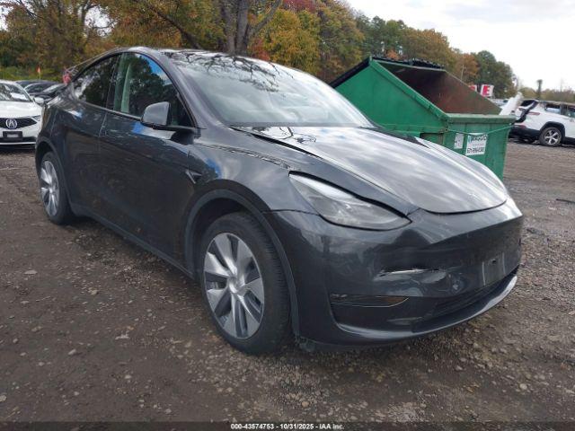 Tesla Model Y Long Range Dual Motor All-wheel Drive Image 11