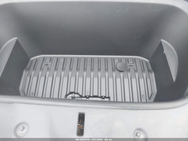 Tesla Model Y Long Range Dual Motor All-wheel Drive Image 13