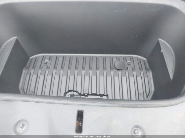 Tesla Model Y Long Range Dual Motor All-wheel Drive Image 13