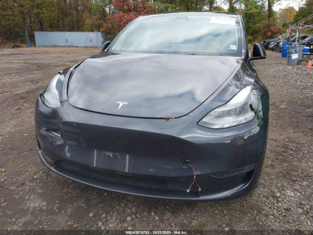 Tesla Model Y Long Range Dual Motor All-wheel Drive Image 18