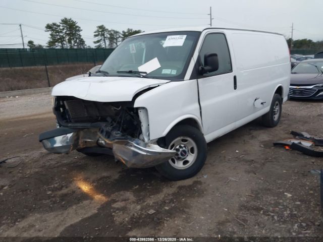 GMC Savana Work Van Image 15