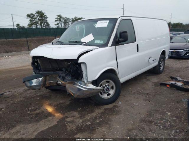 GMC Savana Work Van Image 15