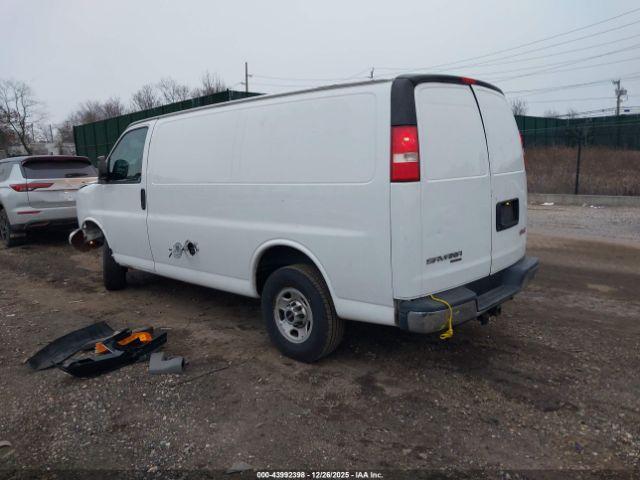 GMC Savana Work Van Image 4