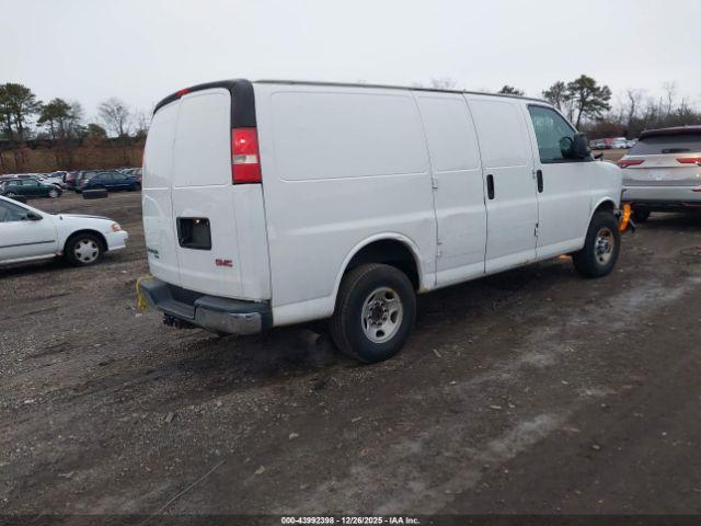 GMC Savana Work Van Image 14