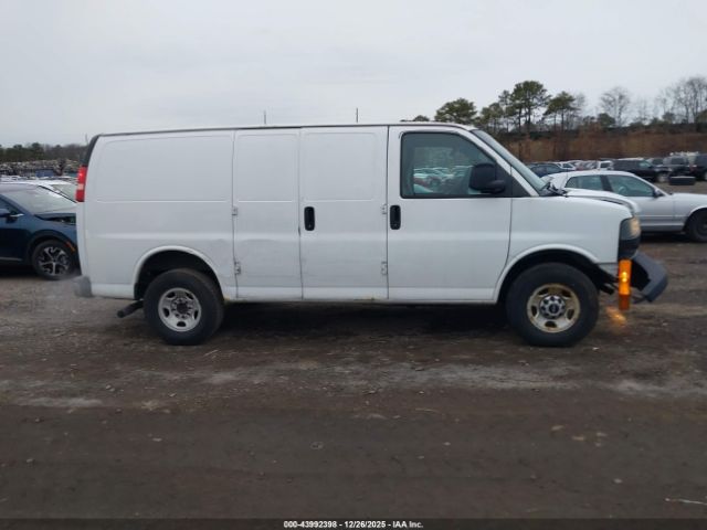 GMC Savana Work Van Image 8