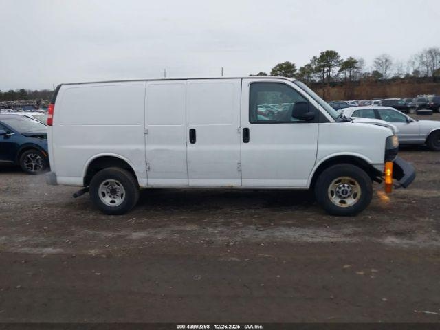 GMC Savana Work Van Image 8