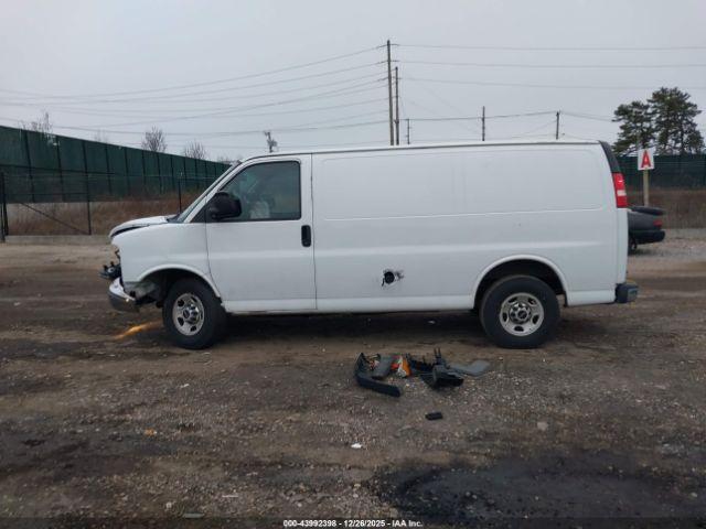 GMC Savana Work Van Image 11