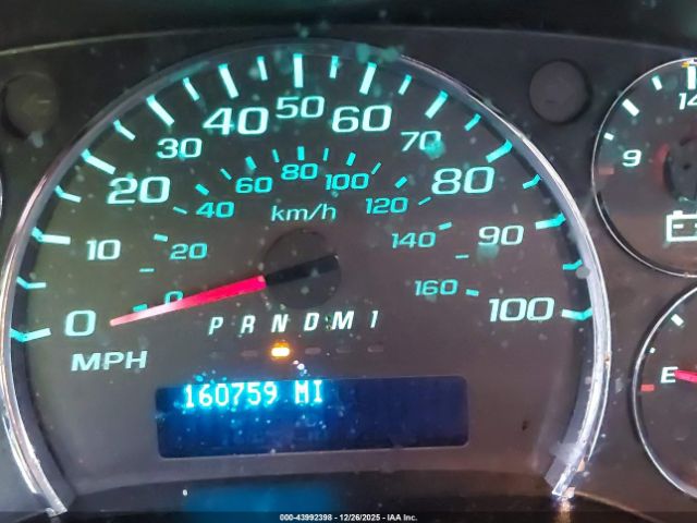 GMC Savana Work Van Image 3