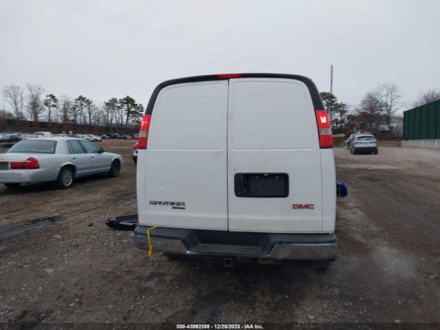 GMC Savana Work Van Image 10