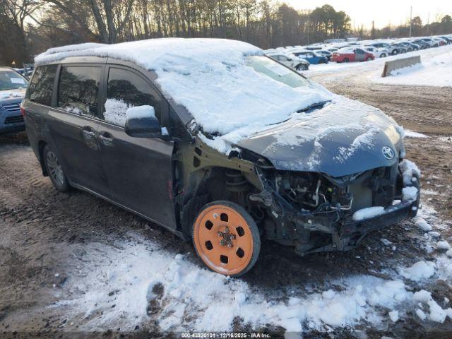  Salvage Toyota Sienna