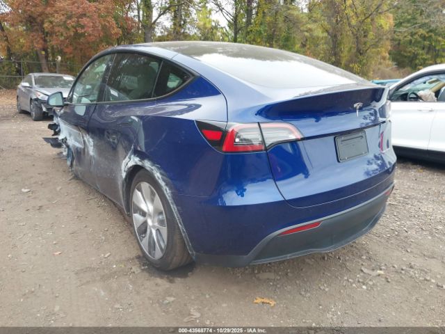Tesla Model Y Image 16