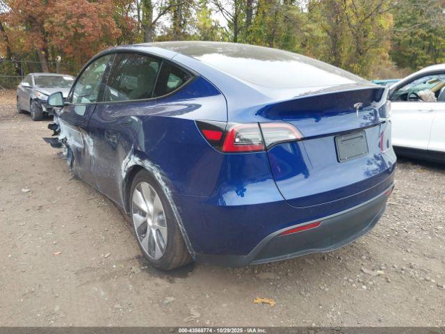 Tesla Model Y Image 16