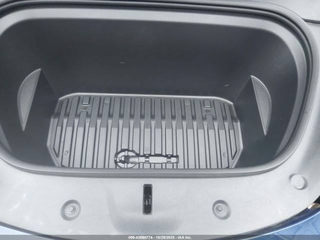 Tesla Model Y Image 9