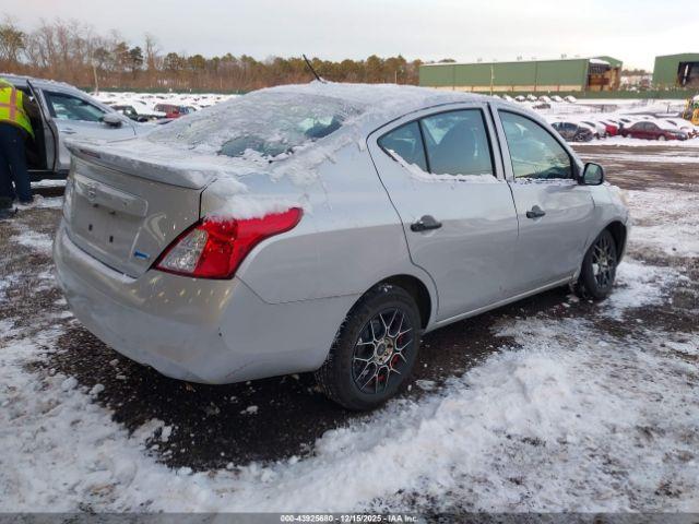 Nissan Versa 1.6 S+ Image 4