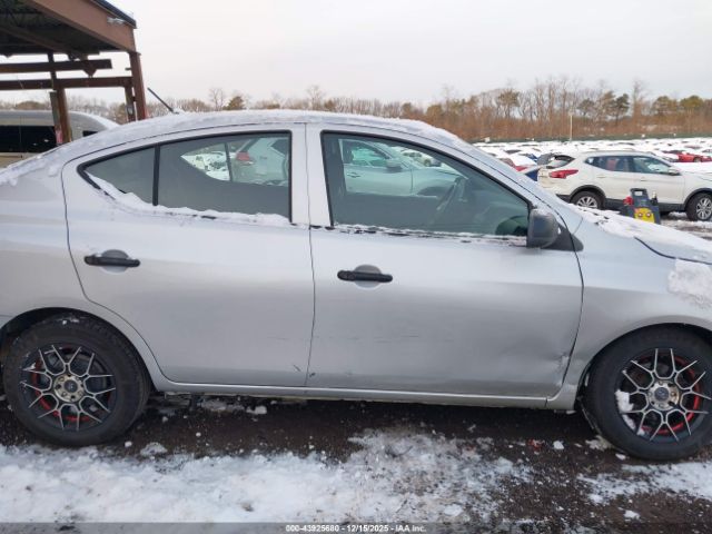 Nissan Versa 1.6 S+ Image 16