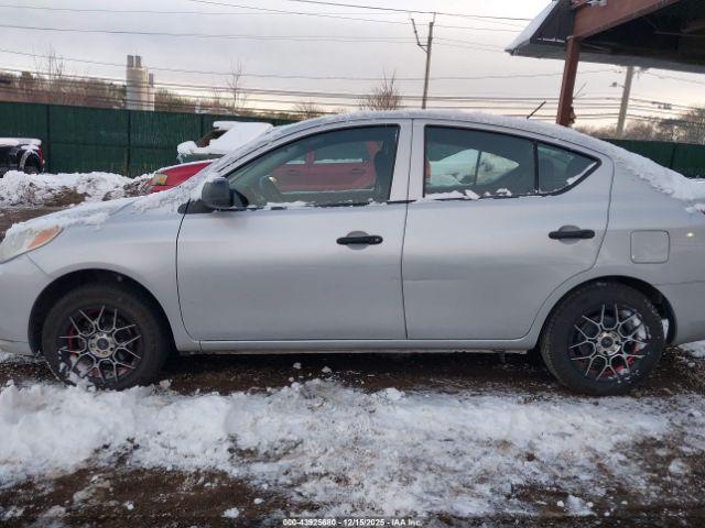 Nissan Versa 1.6 S+ Image 12