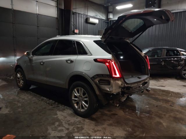 Cadillac XT5 Awd Luxury Image 2