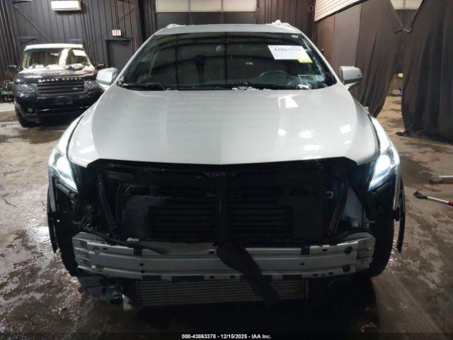 Cadillac XT5 Awd Luxury Image 8