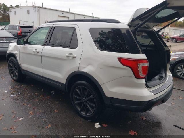 Ford Explorer Xlt Image 2