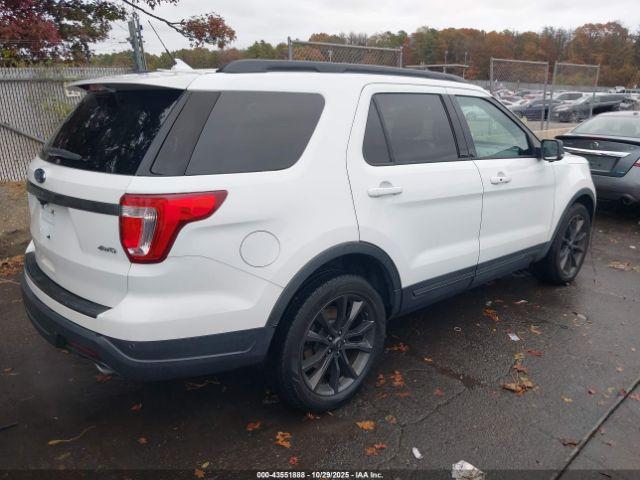 Ford Explorer Xlt Image 3