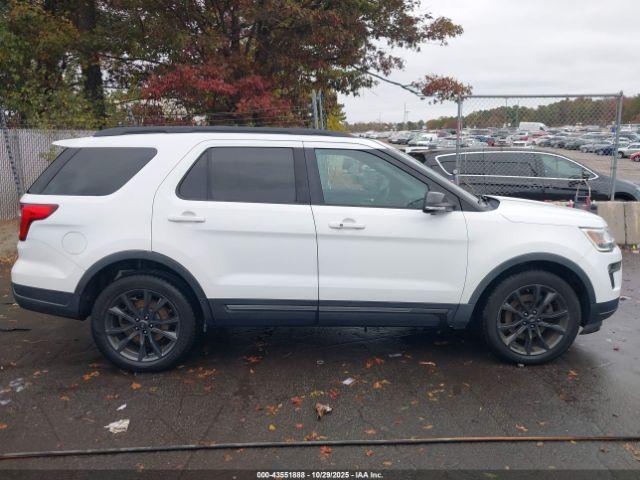 Ford Explorer Xlt Image 11