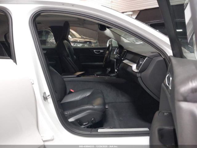 Volvo S60 T6 Momentum Image 5