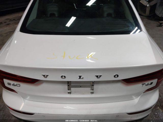 Volvo S60 T6 Momentum Image 10