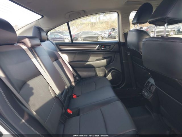 Subaru Legacy 2.5i Limited Image 10