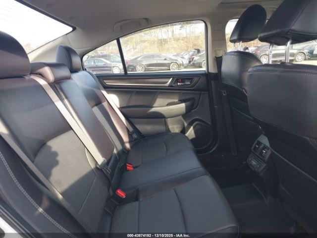 Subaru Legacy 2.5i Limited Image 10