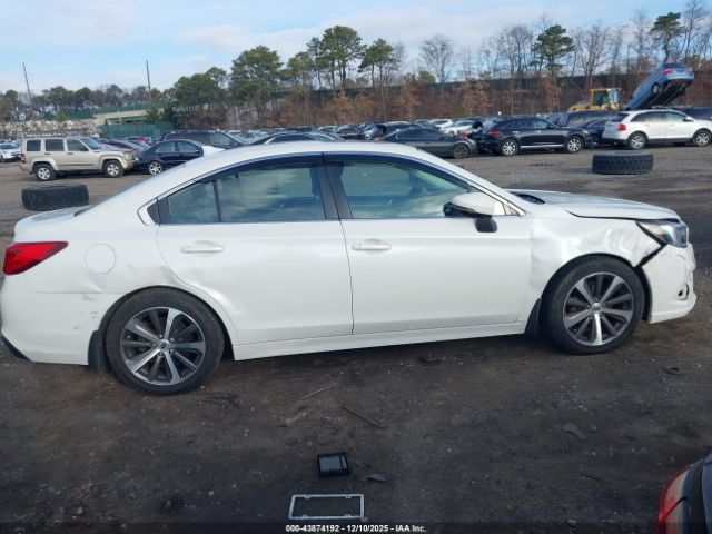 Subaru Legacy 2.5i Limited Image 12