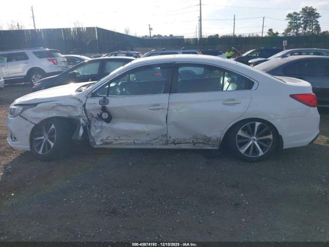 Subaru Legacy 2.5i Limited Image 13