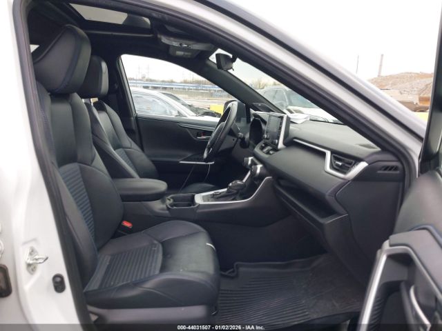 Toyota RAV4 Xse Image 18