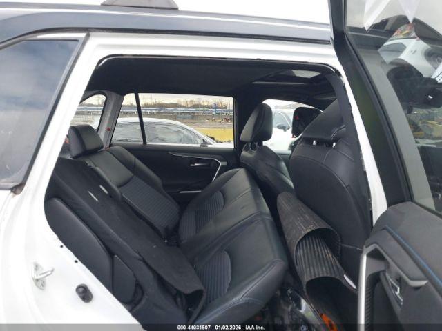 Toyota RAV4 Xse Image 10