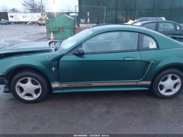 Ford Mustang Image 3