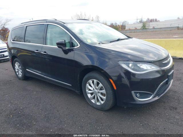  Salvage Chrysler Pacifica