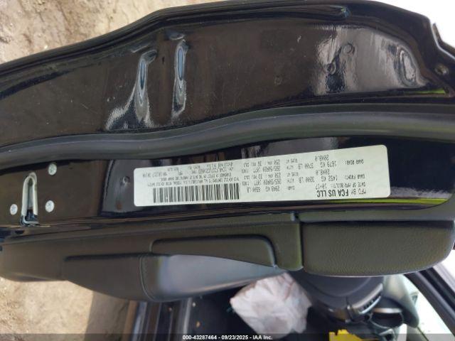 Jeep Grand Cherokee Overland 4x4 Image 10