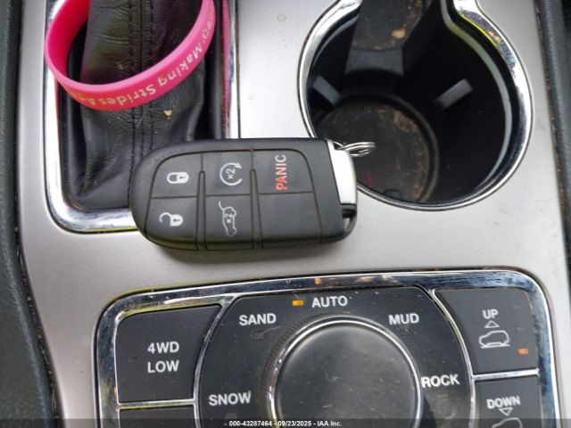 Jeep Grand Cherokee Overland 4x4 Image 9