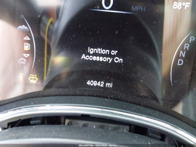 Jeep Grand Cherokee Overland 4x4 Image 13