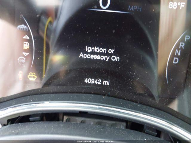 Jeep Grand Cherokee Overland 4x4 Image 13