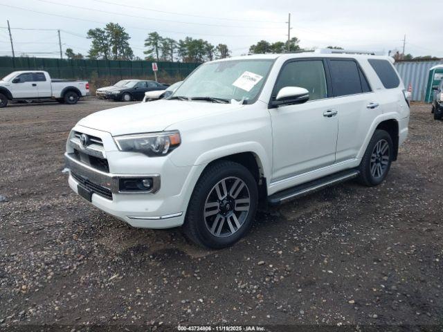 Toyota 4Runner Limited Image 16