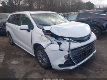 Salvage Toyota Sienna