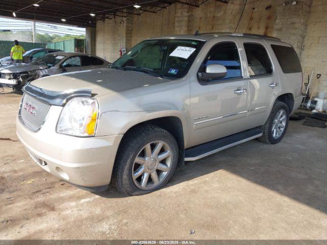 GMC Yukon Denali Image 3