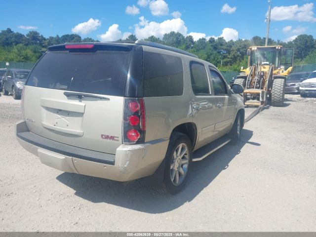 GMC Yukon Denali Image 16