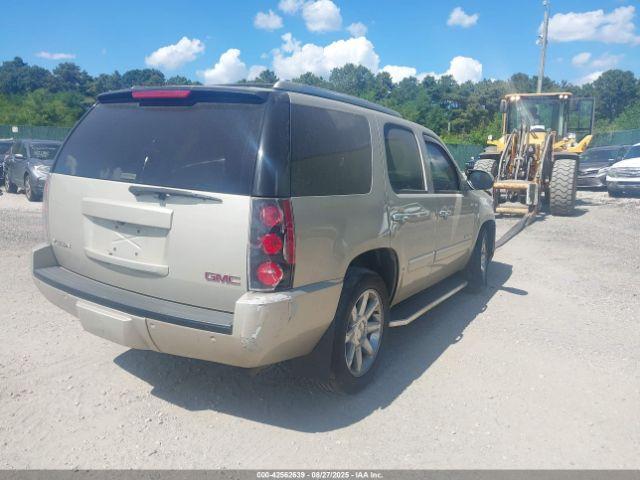 GMC Yukon Denali Image 16