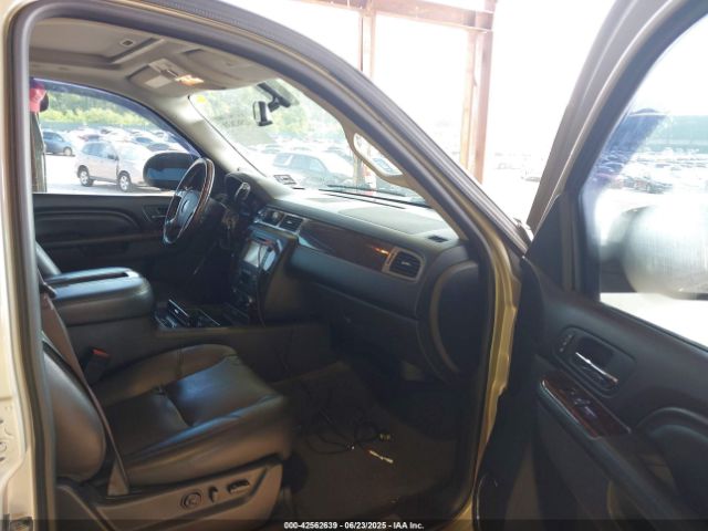 GMC Yukon Denali Image 14