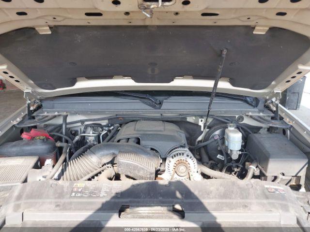 GMC Yukon Denali Image 4