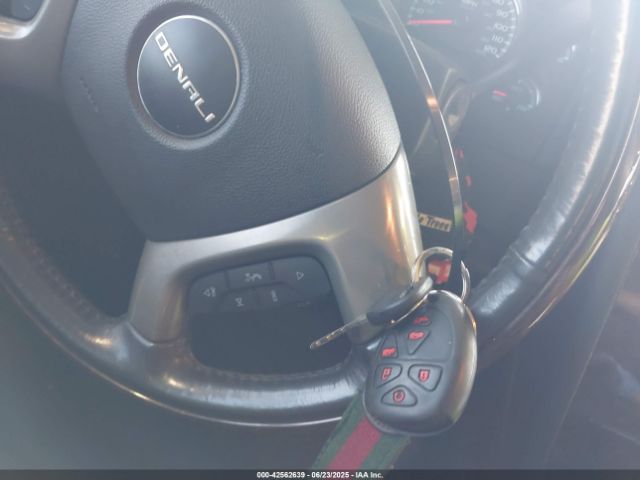 GMC Yukon Denali Image 8